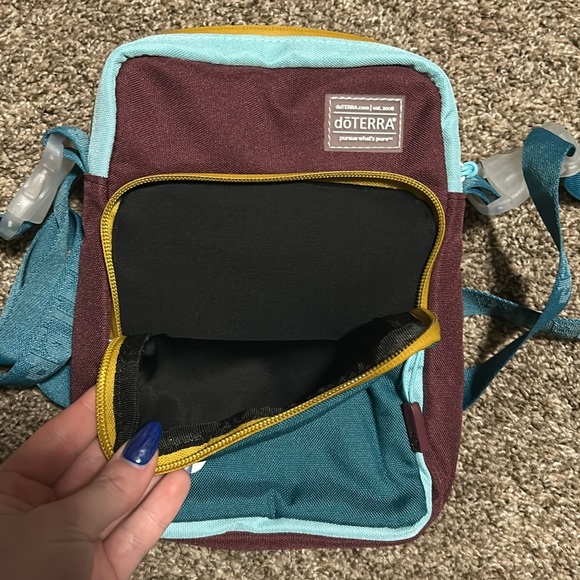 NWOT Doterra Crossbody Bag - Picture 4 of 4